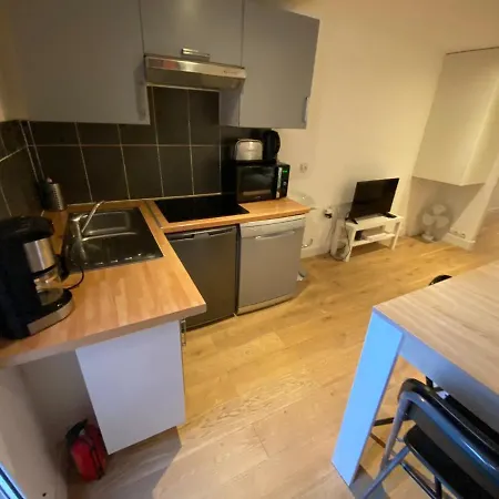 Paris Eiffel Tower Et Apartments, Parkings Gratuits Et Securises, 10 Minutes Metro To Paris Apartamento