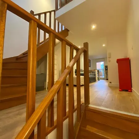 Apartamento Paris Eiffel Tower Et Apartments, Parkings Gratuits Et Securises, 10 Minutes Metro To Paris