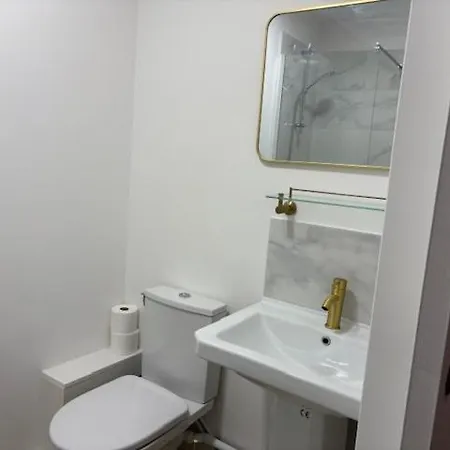 Paris Eiffel Tower Et Apartments, Parkings Gratuits Et Securises, 10 Minutes Metro To Paris Apartment *