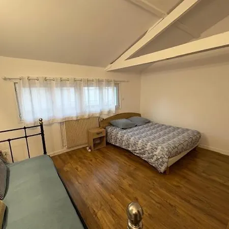 Paris Eiffel Tower Et Apartments, Parkings Gratuits Et Securises, 10 Minutes Metro To Paris Apartment
