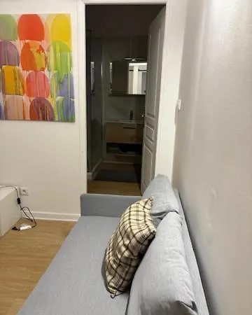 Paris Eiffel Tower Et Apartments, Parkings Gratuits Et Securises, 10 Minutes Metro To Paris Apartment Nogent-sur-Marne