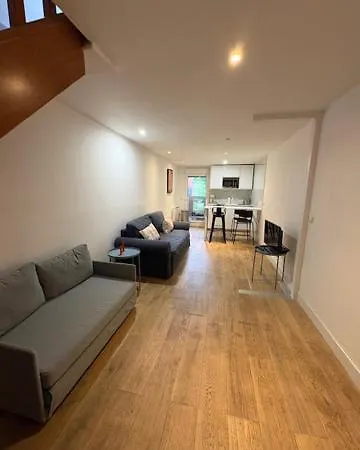 Paris Eiffel Tower Et Apartments, Parkings Gratuits Et Securises, 10 Minutes Metro To Paris Nogent-sur-Seine