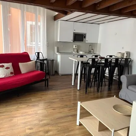 Paris Eiffel Tower Et Apartments, Parkings Gratuits Et Securises, 10 Minutes Metro To Paris * Nogent-sur-Seine