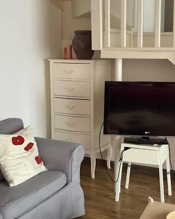 Paris Eiffel Tower Et Apartments, Parkings Gratuits Et Securises, 10 Minutes Metro To Paris *