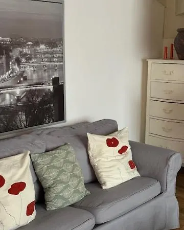 Paris Eiffel Tower Et Apartments, Parkings Gratuits Et Securises, 10 Minutes Metro To Paris Apartmán