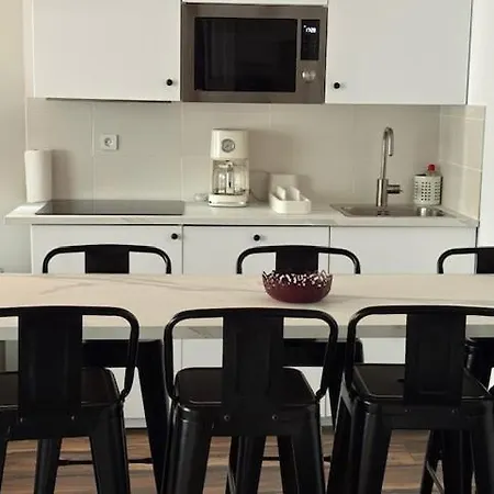 Paris Eiffel Tower Et Apartments, Parkings Gratuits Et Securises, 10 Minutes Metro To Paris Apartment Nogent-sur-Marne