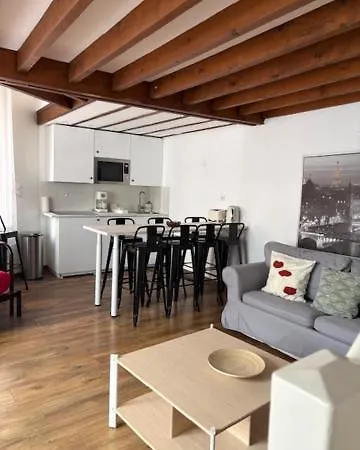Apartment Paris Eiffel Tower Et Apartments, Parkings Gratuits Et Securises, 10 Minutes Metro To Paris Nogent-sur-Marne
