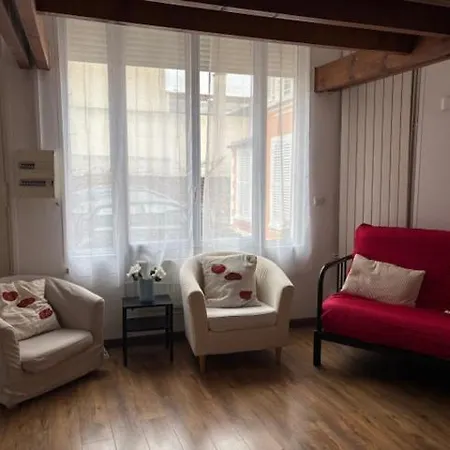 Paris Eiffel Tower Et Apartments, Parkings Gratuits Et Securises, 10 Minutes Metro To Paris Apartment