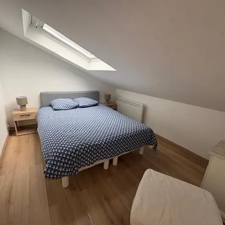 Paris Eiffel Tower Et Apartments, Parkings Gratuits Et Securises, 10 Minutes Metro To Paris * Nogent-sur-Seine